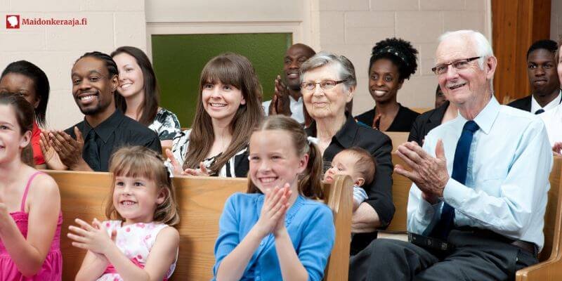 Kastetilaisuuden etiketti – Mitä ottaa huomioon vieraan näkökulmasta