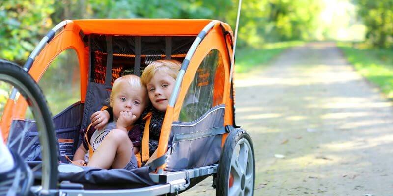 Lapsen kuljettaminen pyörällä