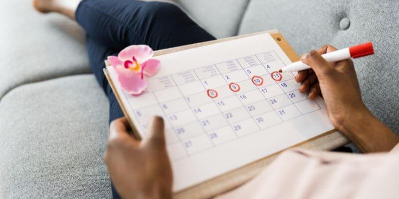 Lyhyt kuukautiskierto: syyt, oireet ja hoitomahdollisuudet